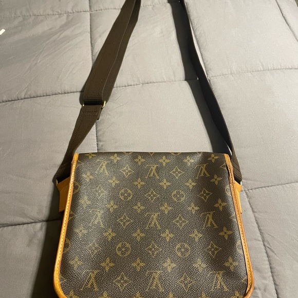 Louis Vuitton messenger crossbody - Picture 2 of 9